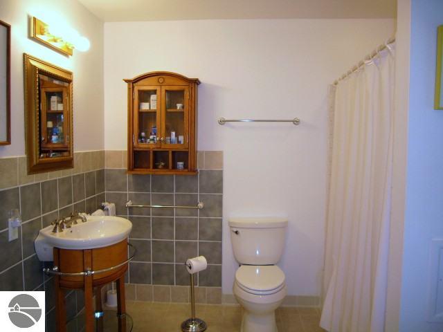 550 Bloomfield Road Traverse City, MI 49686 - Photo 6 of 12 1700750-5.JPG
