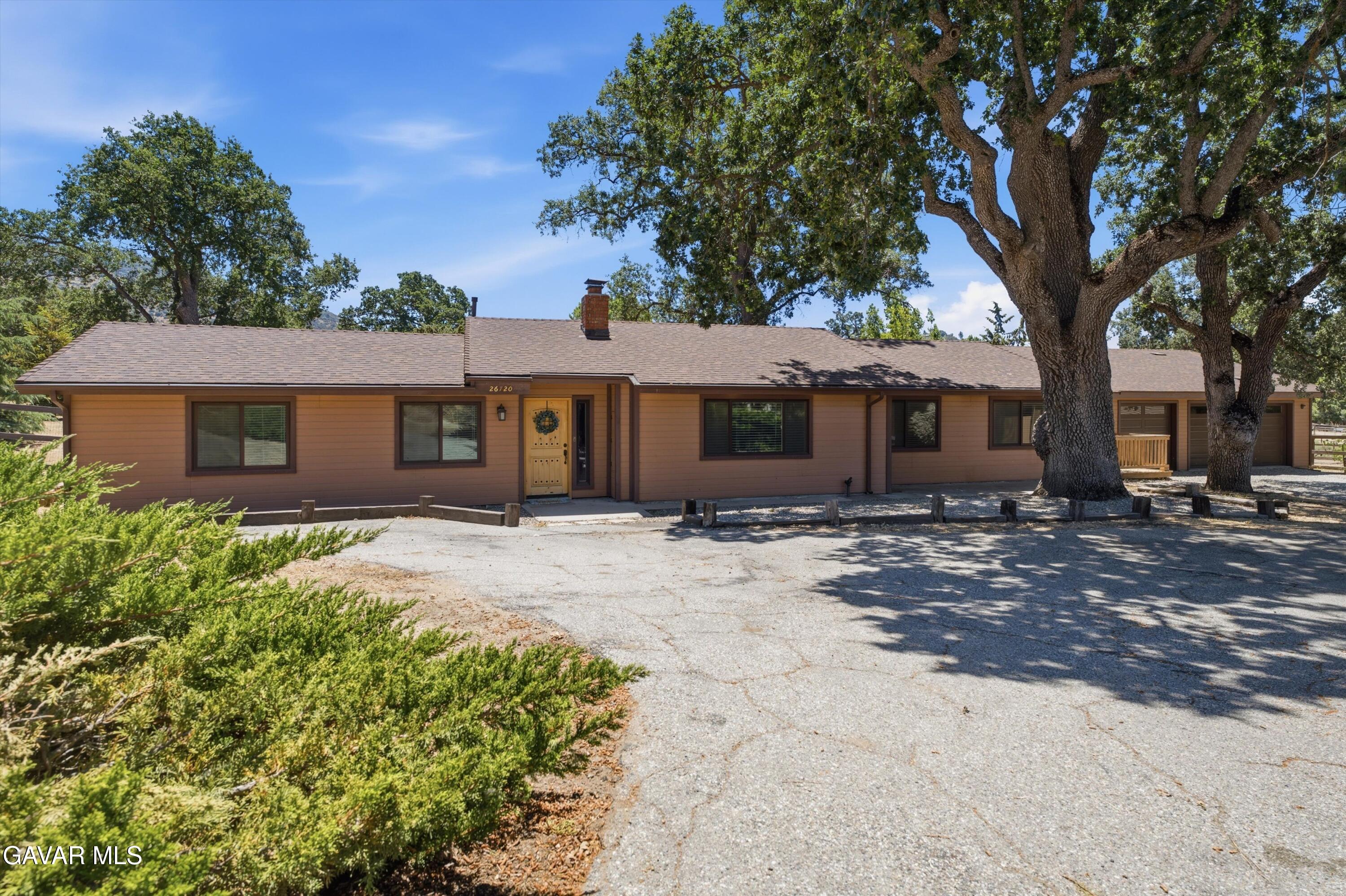 26720 Sutter Court Tehachapi, CA 93561 - Photo 2 of 36 01-JYP09587