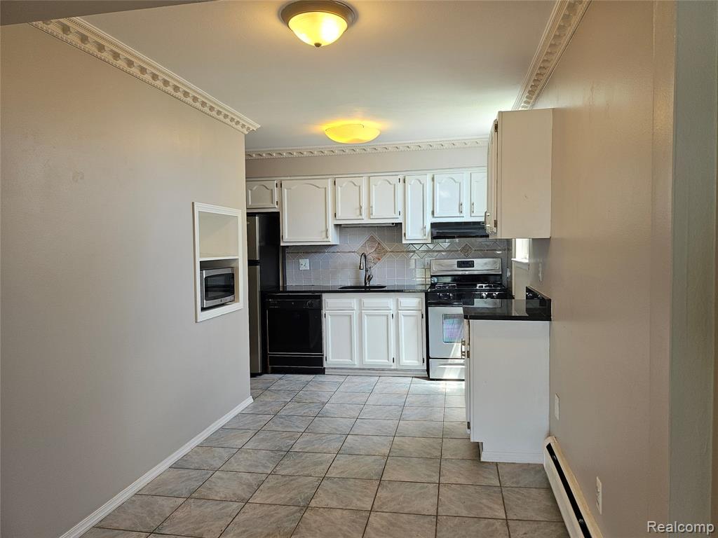 1605 Cass Lake Road, Unit 20 Keego Harbor, MI 48320 - Photo 5 of 15