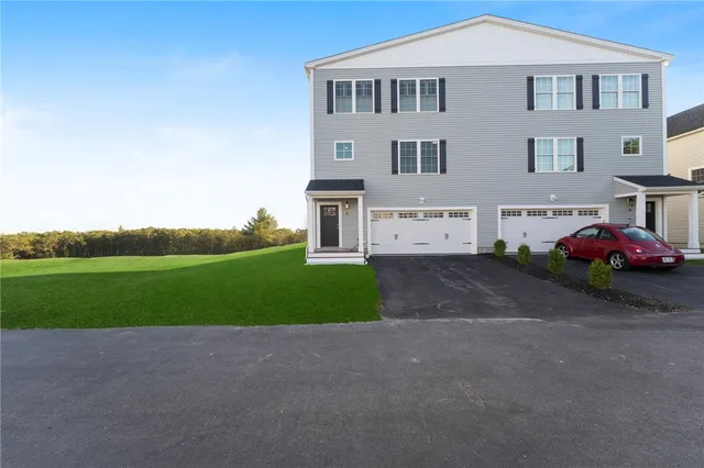 $674,900 | 1 Old County Village Way, Unit E, Smithfield, RI 02917