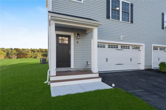 $674,900 | 1 Old County Village Way, Unit E, Smithfield, RI 02917