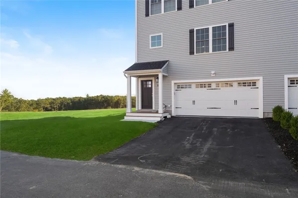 $644,900 | 1 Old County Village Way, Unit E, Smithfield, RI 02917