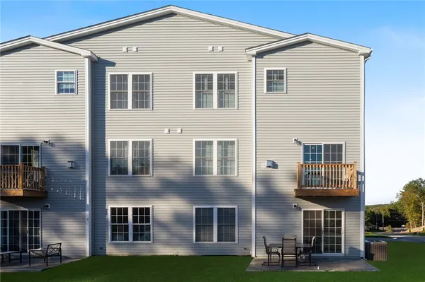 $644,900 | 1 Old County Village Way, Unit E, Smithfield, RI 02917