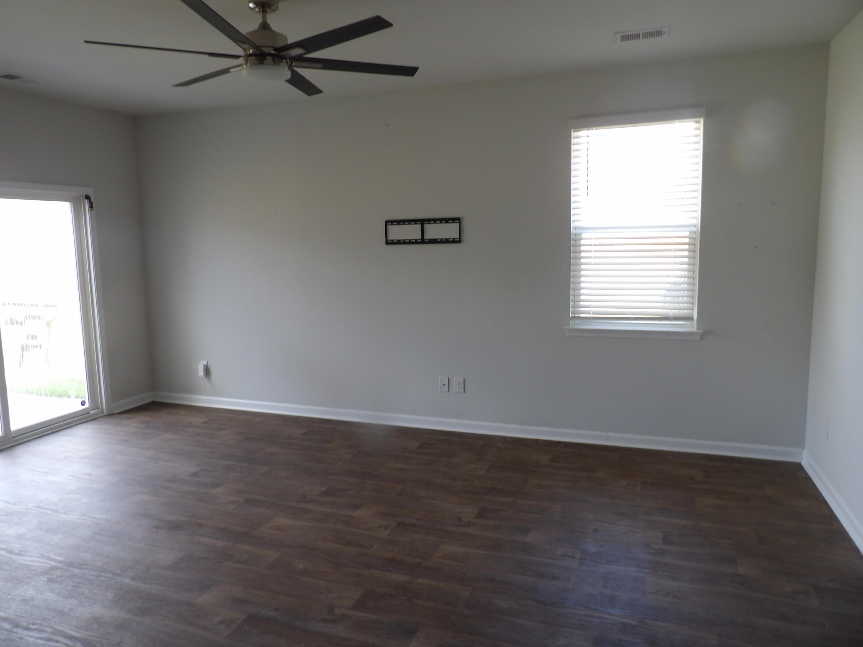 409 Cedarview Road Summerville, SC 29486 - Photo 3 of 16