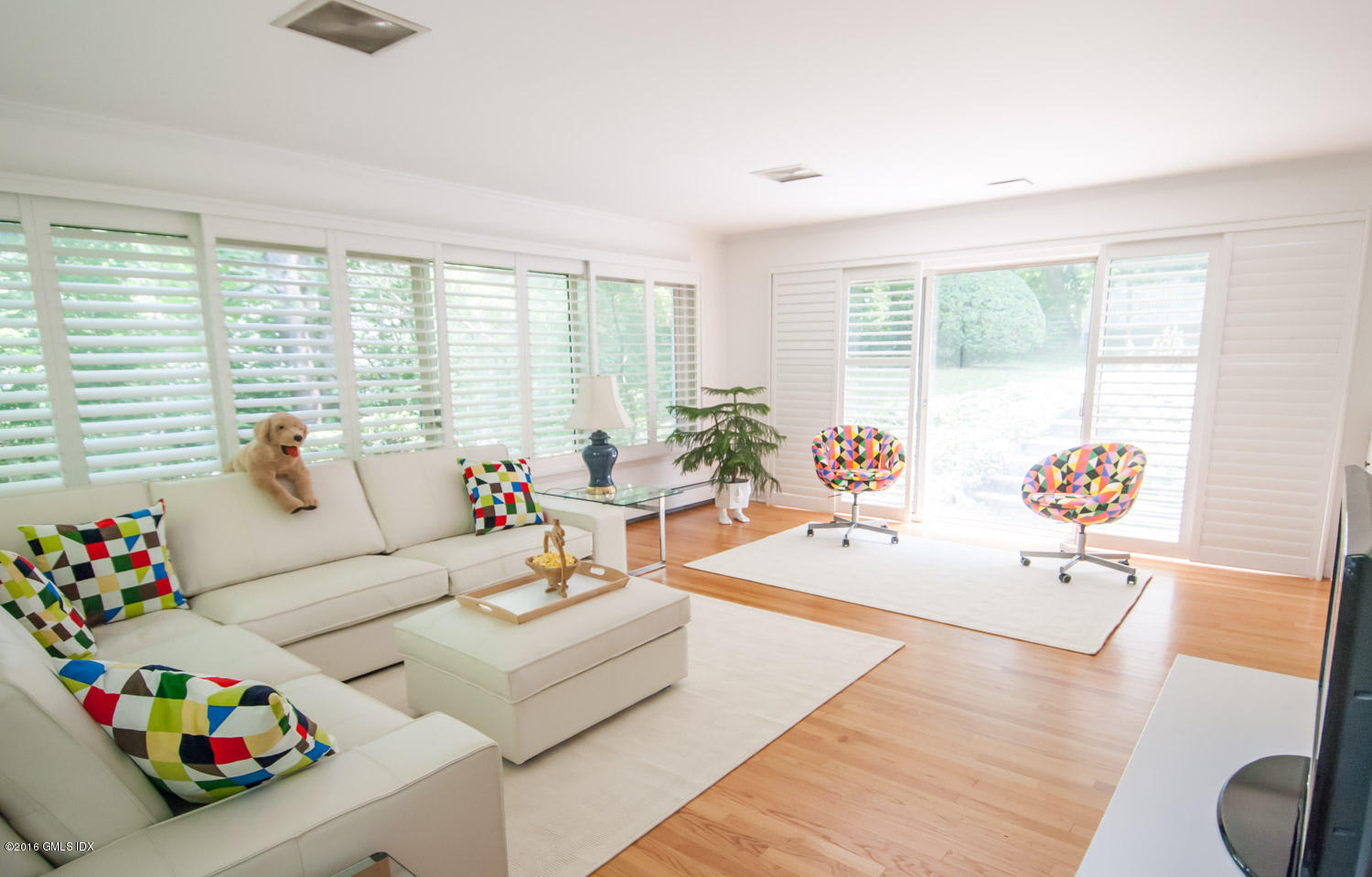 4 Ridgebrook Road Greenwich, CT 06830 - Photo 6 of 17 a living room with furniture and flowers