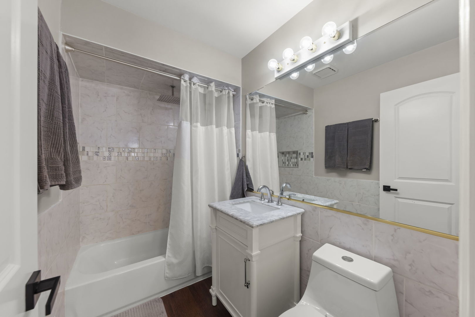 665 West Lake Manor Drive Addison, IL 60101 - Photo 12 of 25