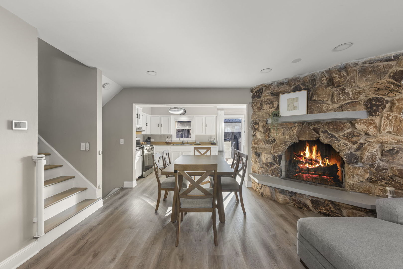 665 West Lake Manor Drive Addison, IL 60101 - Photo 5 of 25