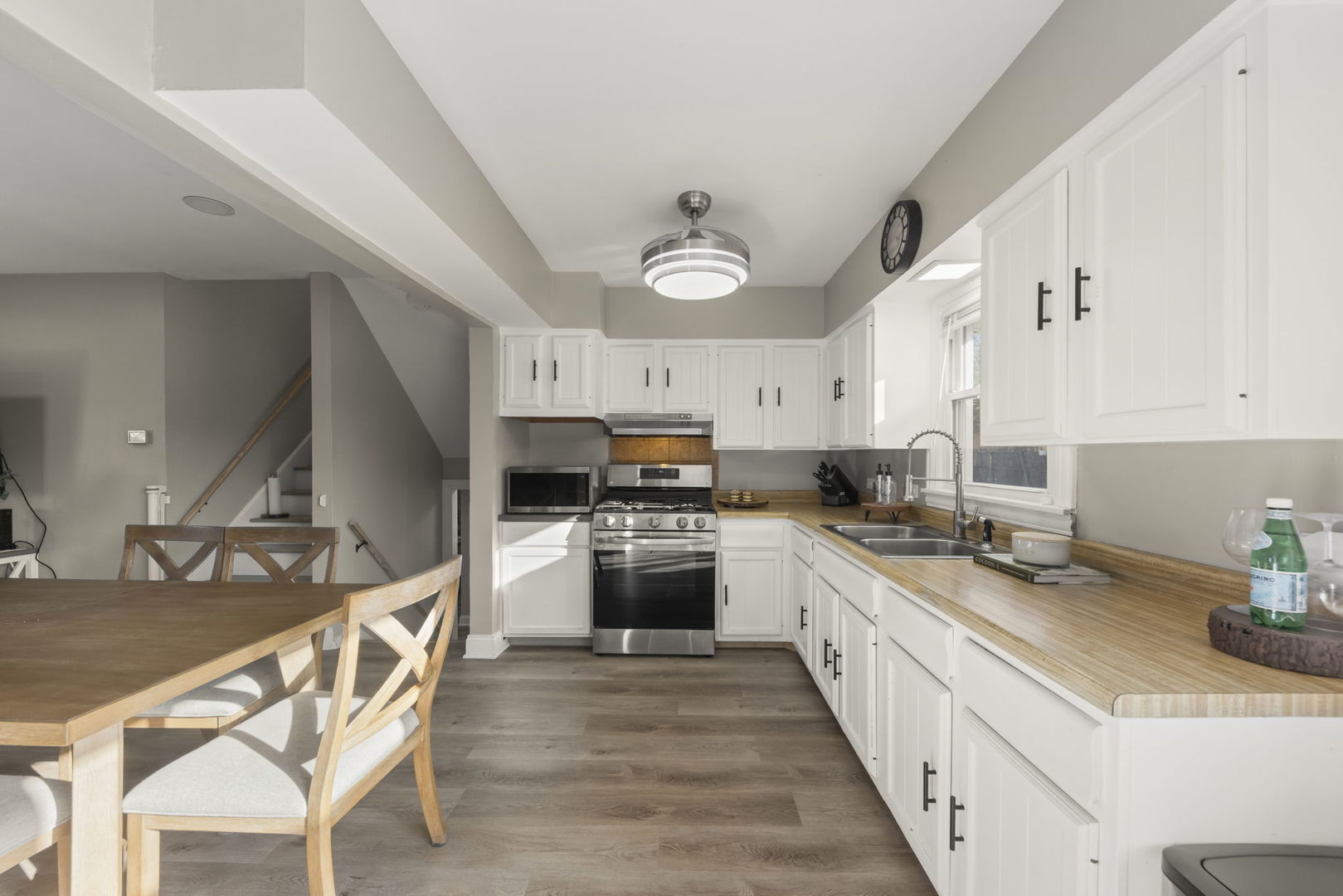 665 West Lake Manor Drive Addison, IL 60101 - Photo 6 of 25