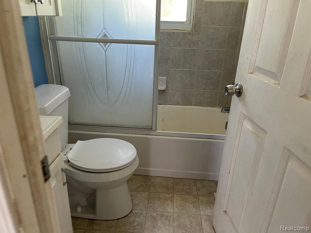 4438 South Center Road Burton, MI 48519 - Photo 6 of 10