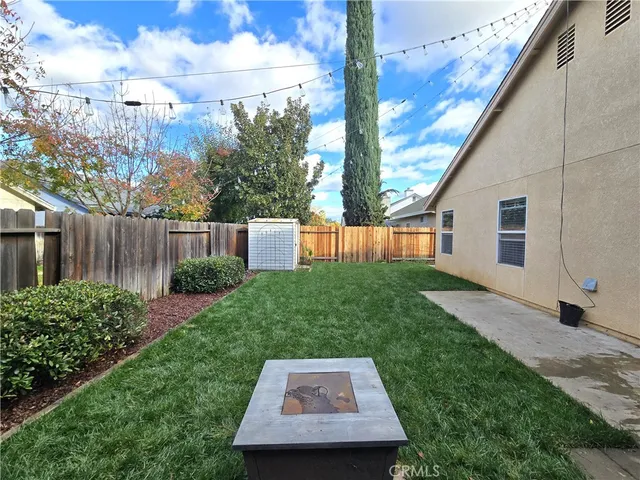 a view of a back yard of the house