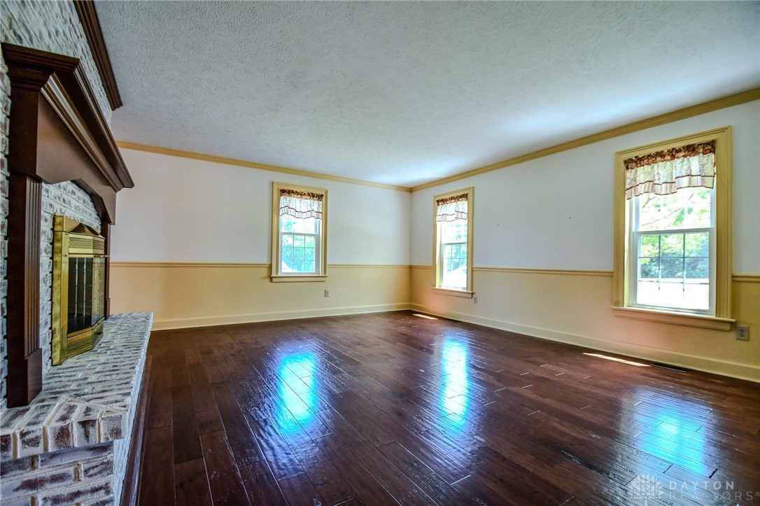 2652 Ridge Road Xenia, OH 45385 - Photo 9 of 78 Living Room