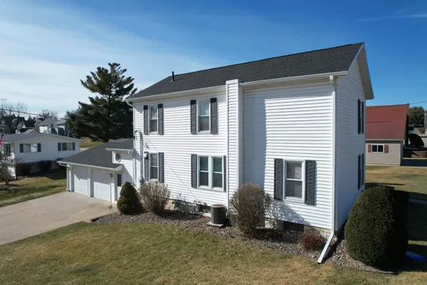 135 East Birch Street, Lancaster, WI 53813