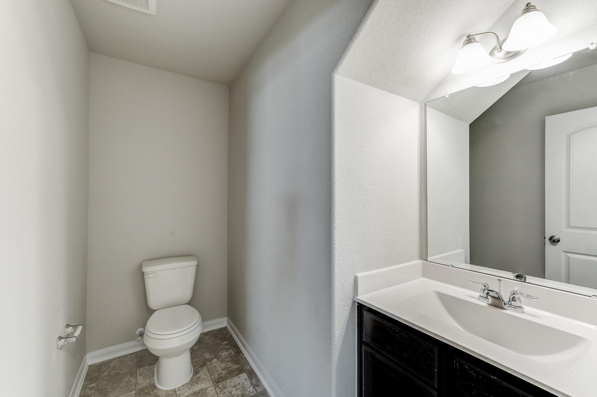 1015 Willowick Road Houston, TX 77090 - Photo 14 of 42 Primary Bath in the 1st floor!
