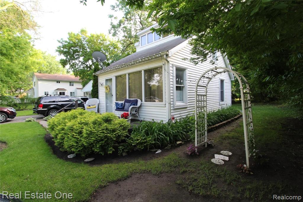 21517 Jacksonville Street Farmington Hills, MI 48336 - Photo 8 of 22