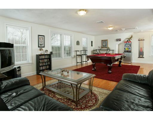 38 Barnstable Road Hull, MA 02045 - Photo 4 of 11 Gallery Image 4