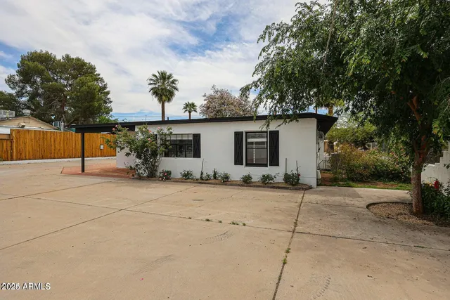 $2,200 | 2314 East Osborn Road, Phoenix, AZ 85016