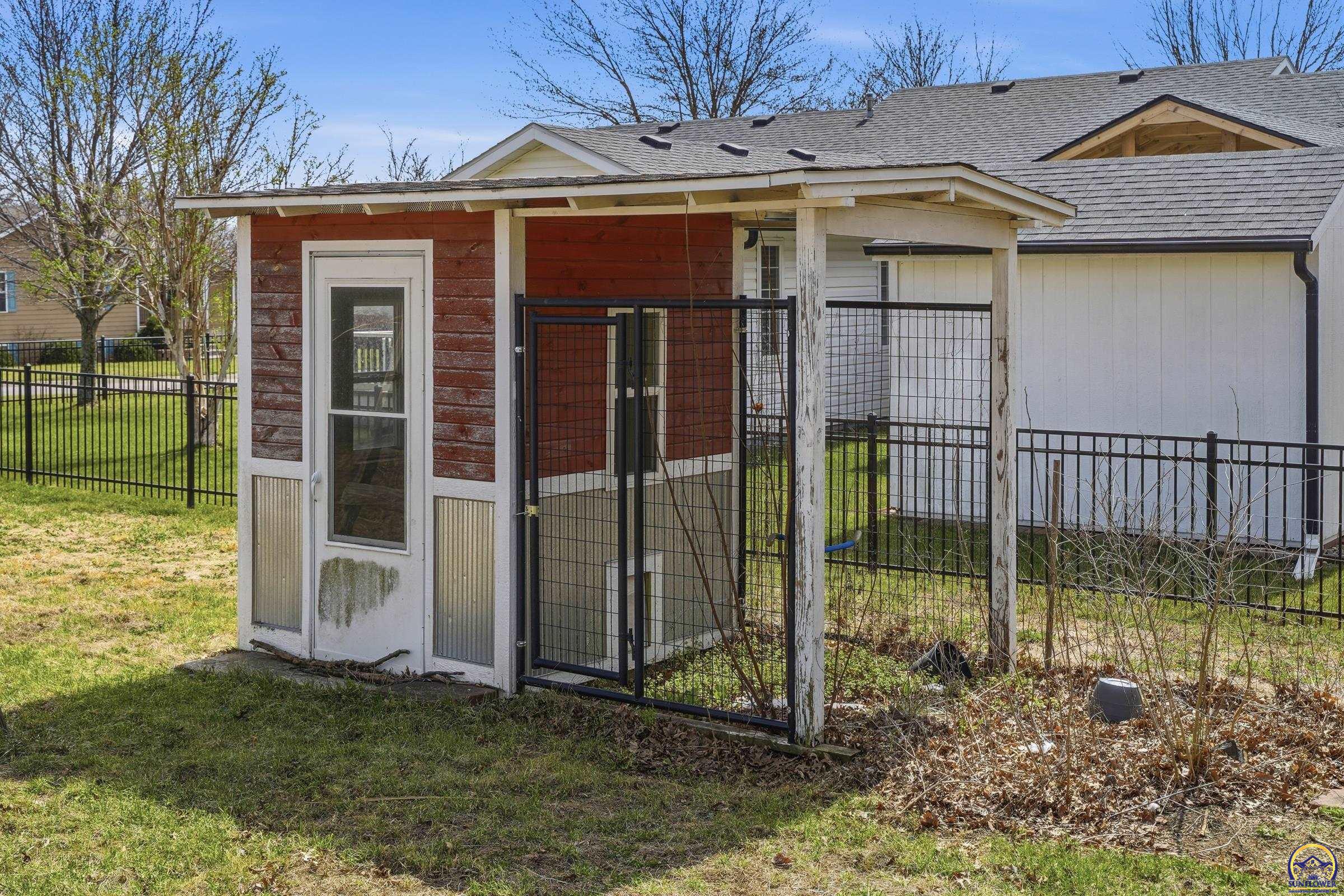 646 Northeast Margo Court Topeka, KS 66617 - Photo 3 of 20