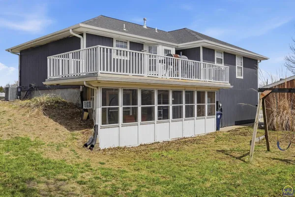 $277,500 | 646 Northeast Margo Court, Topeka, KS 66617