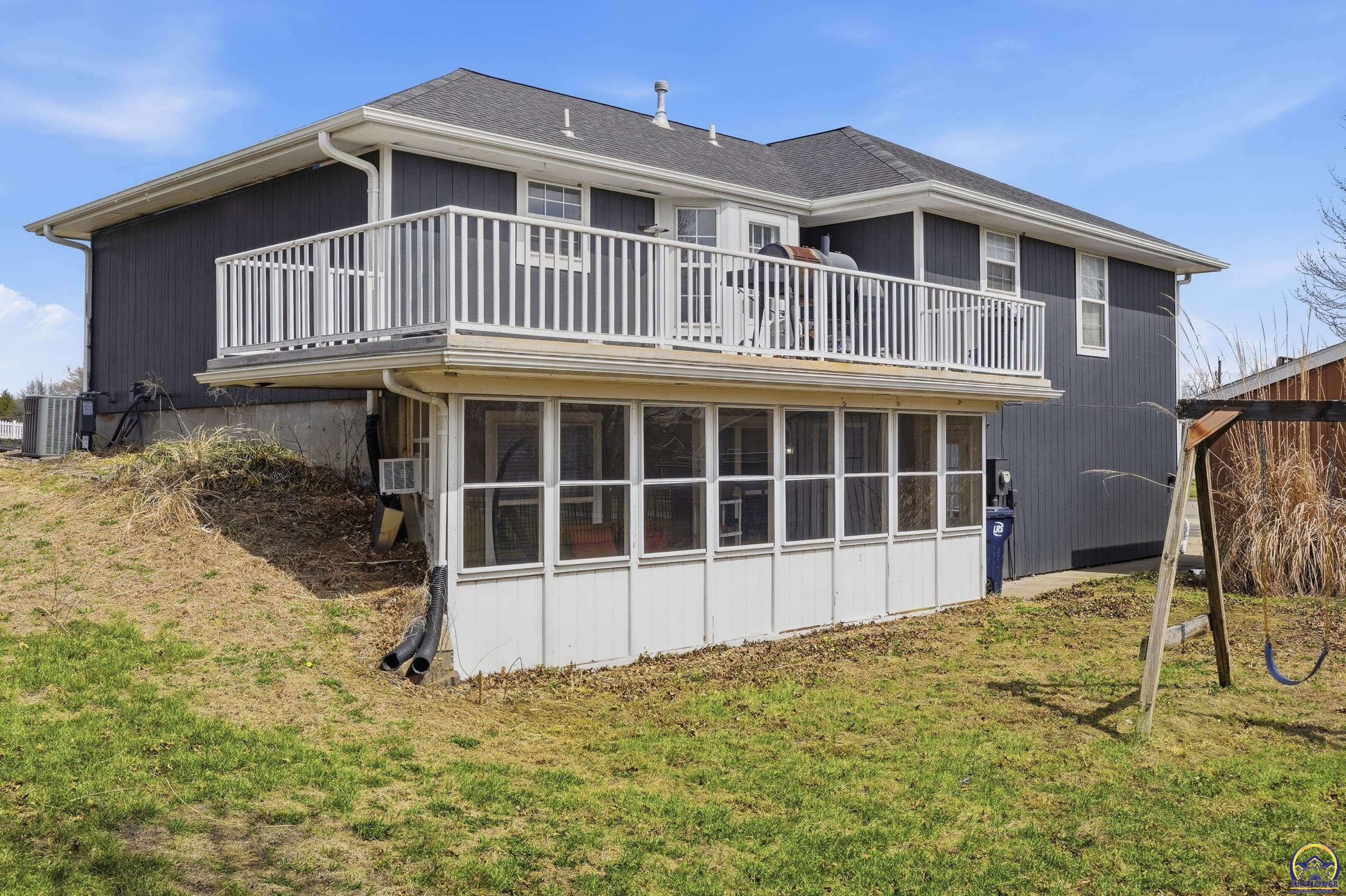 646 Northeast Margo Court Topeka, KS 66617 - Photo 4 of 20