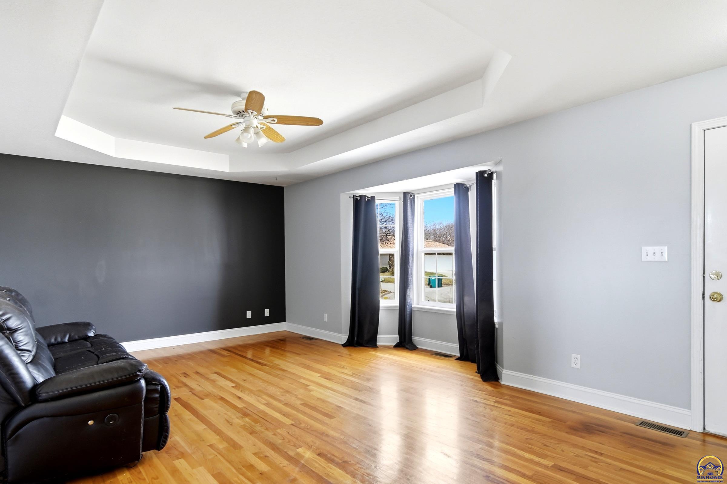 646 Northeast Margo Court Topeka, KS 66617 - Photo 5 of 20