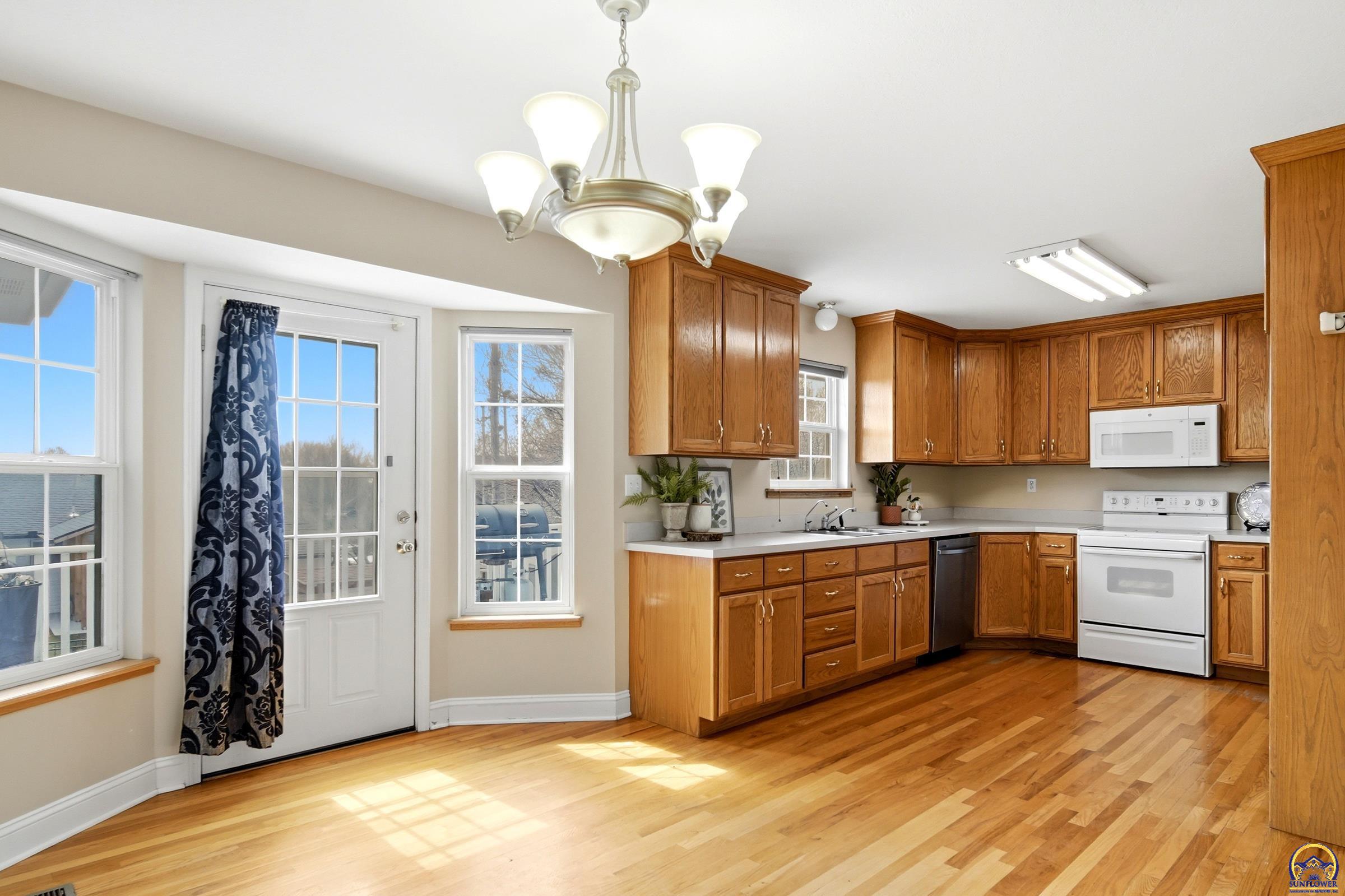 646 Northeast Margo Court Topeka, KS 66617 - Photo 7 of 20