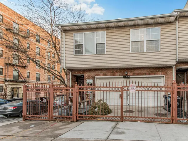 $800,000 | 1568 Bryant Avenue | Crotona Park East