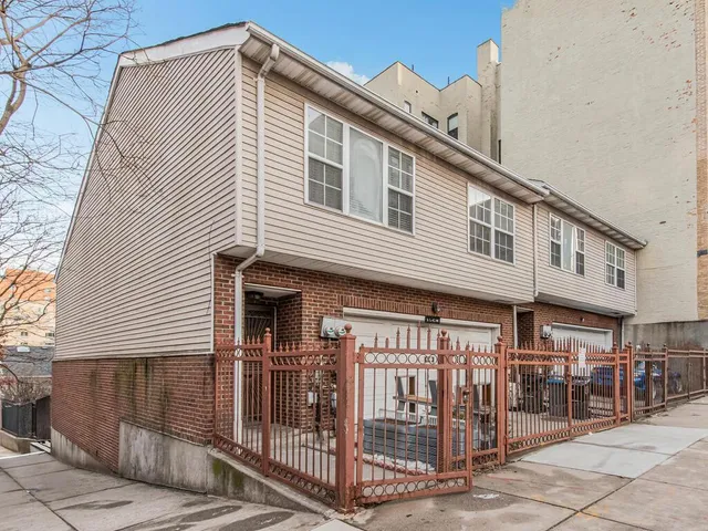 $800,000 | 1568 Bryant Avenue | Crotona Park East