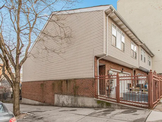$800,000 | 1568 Bryant Avenue | Crotona Park East