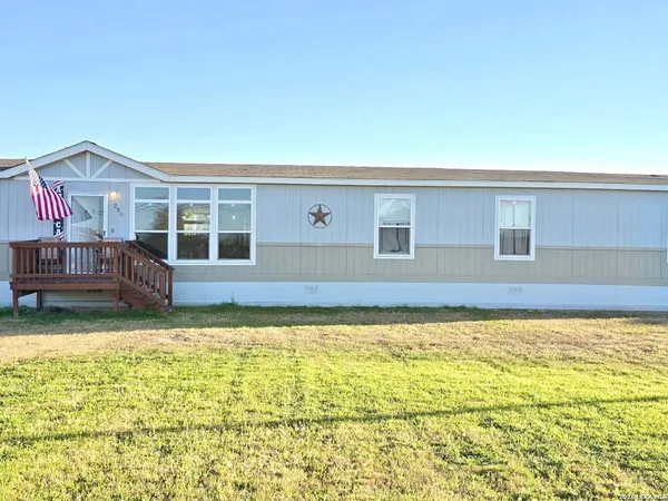 $2,000 | 250 County Road 4631, Hondo, TX 78861