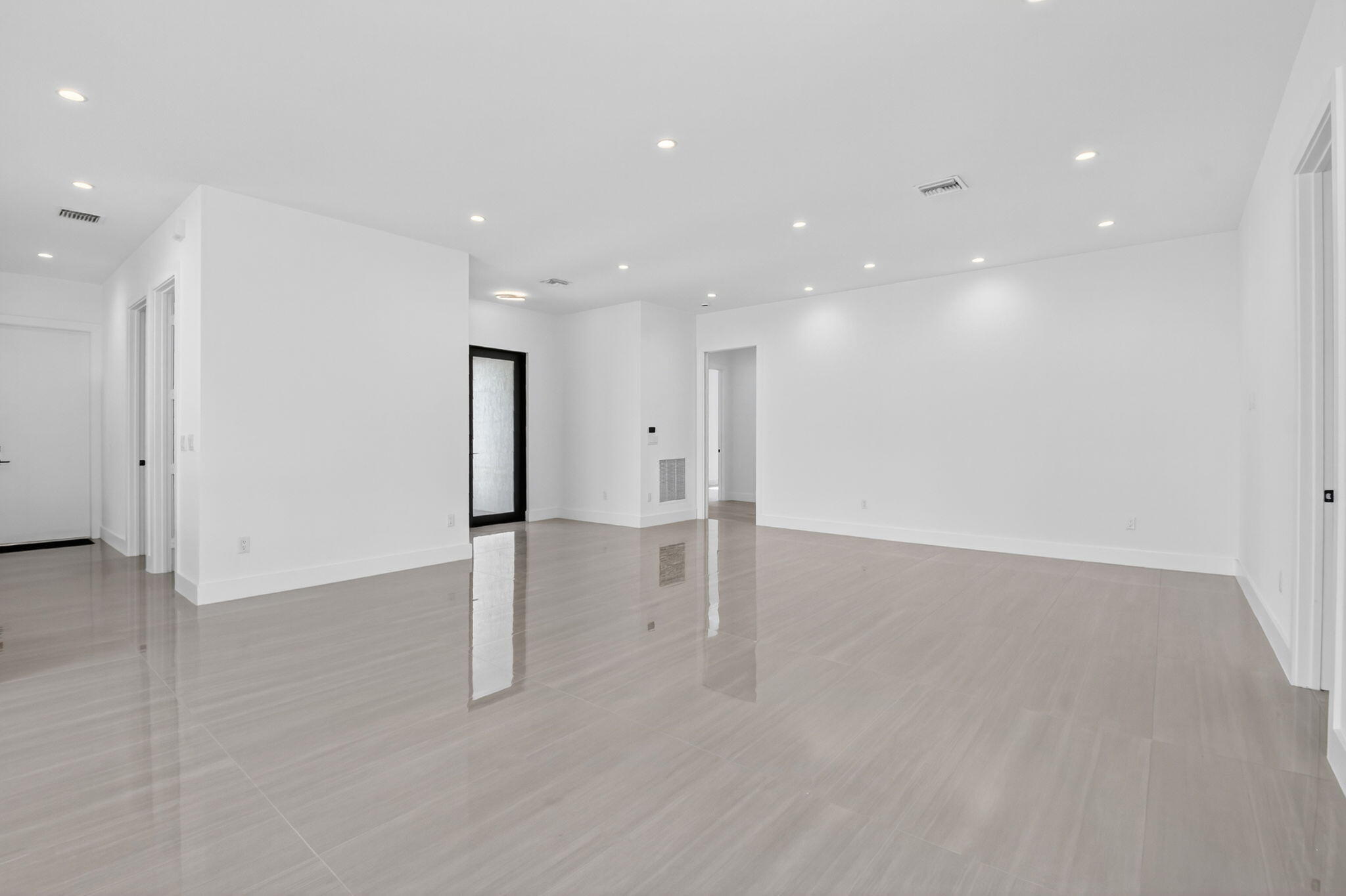 3920 Espan Court Palm Springs, FL 33461 - Photo 13 of 51 Living Room