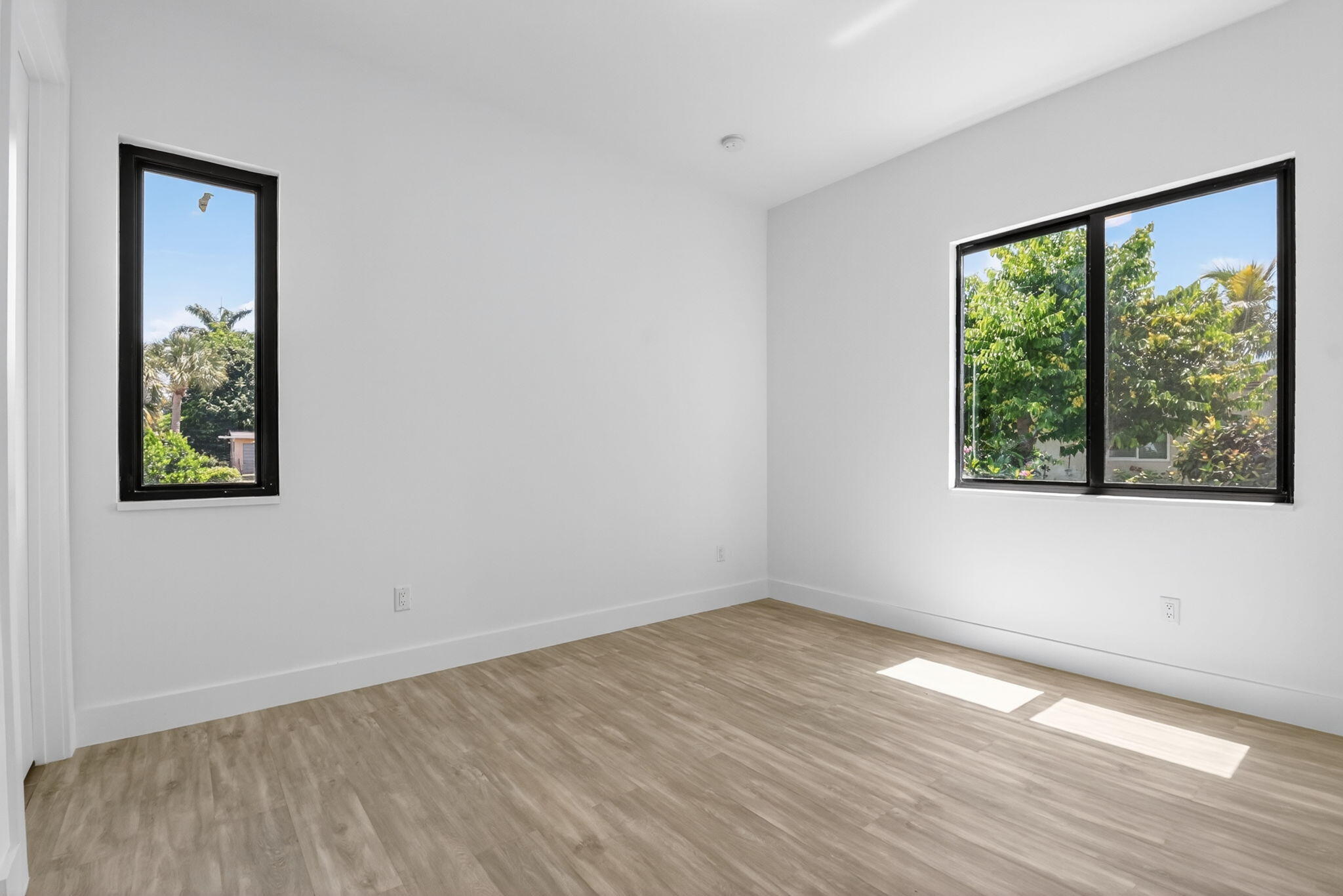 3920 Espan Court Palm Springs, FL 33461 - Photo 25 of 51 Bedroom 2