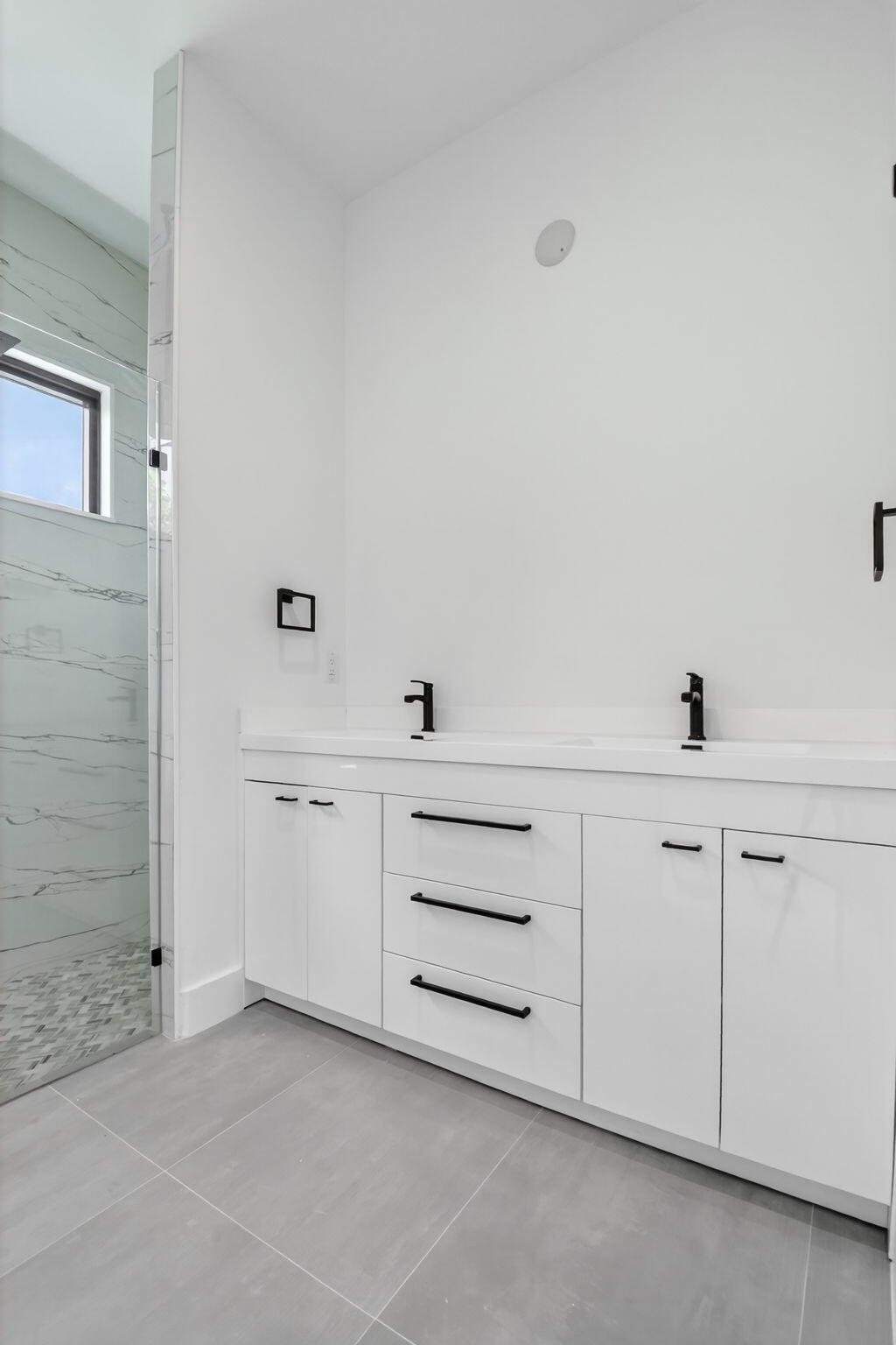 3920 Espan Court Palm Springs, FL 33461 - Photo 28 of 51 Bathroom 2