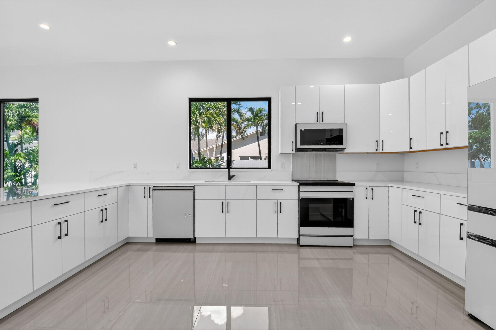 3920 Espan Court Palm Springs, FL 33461 - Photo 3 of 51 Kitchen