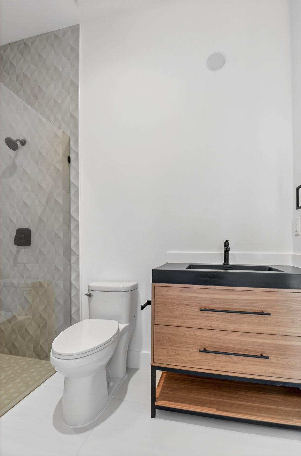 3920 Espan Court Palm Springs, FL 33461 - Photo 36 of 51 Bathroom 3