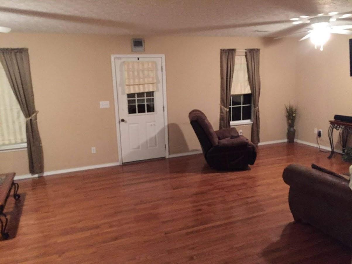 467 Ridge Road Lancing, TN 37770 - Photo 12 of 40 a living room with furniture and a large window