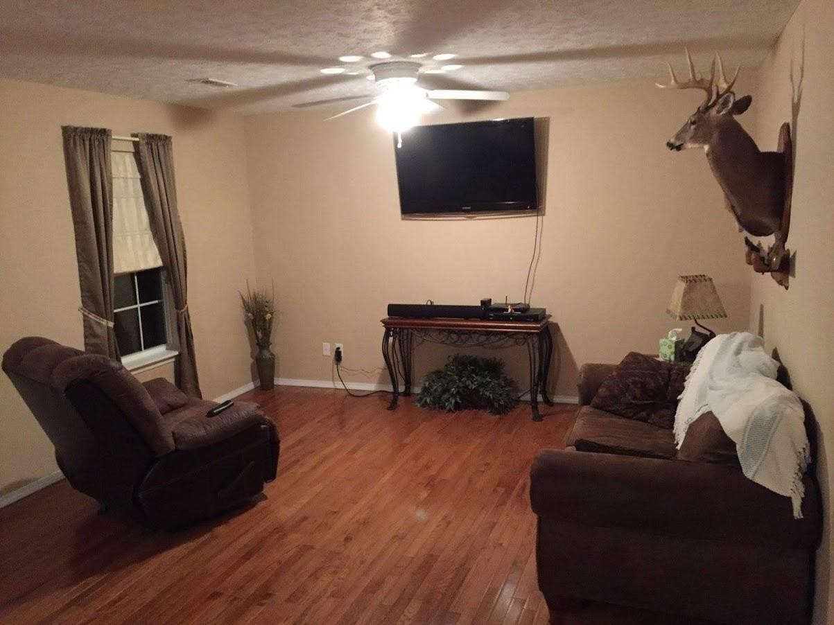 467 Ridge Road Lancing, TN 37770 - Photo 13 of 40 a living room with furniture and a flat screen tv