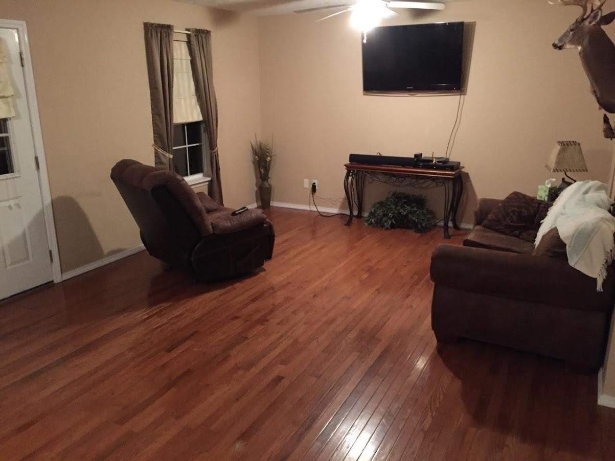 467 Ridge Road Lancing, TN 37770 - Photo 14 of 40 a living room with furniture and a flat screen tv