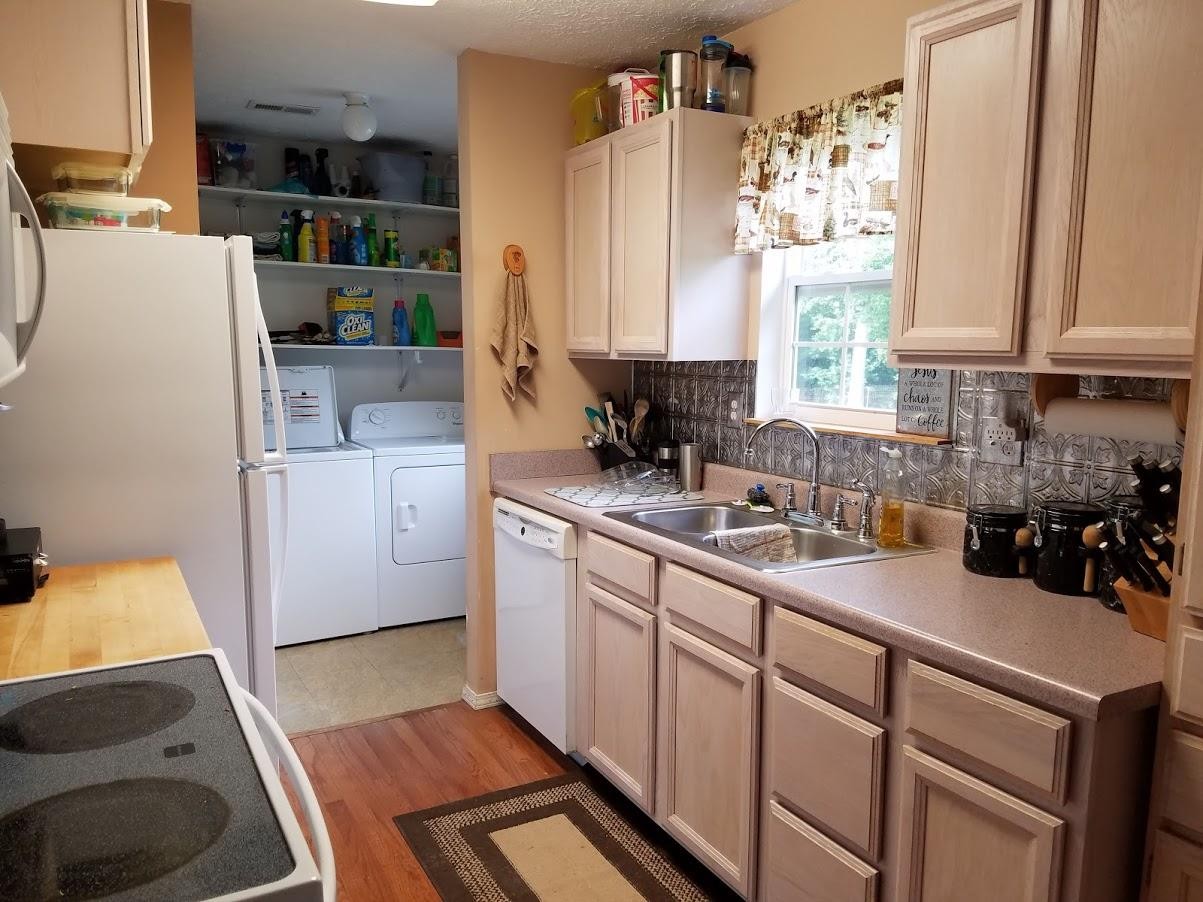 467 Ridge Road Lancing, TN 37770 - Photo 18 of 40 a kitchen with a sink and cabinets