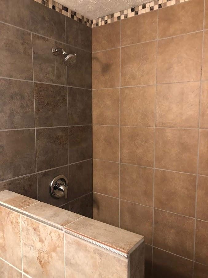 467 Ridge Road Lancing, TN 37770 - Photo 20 of 40 a bathroom with a shower
