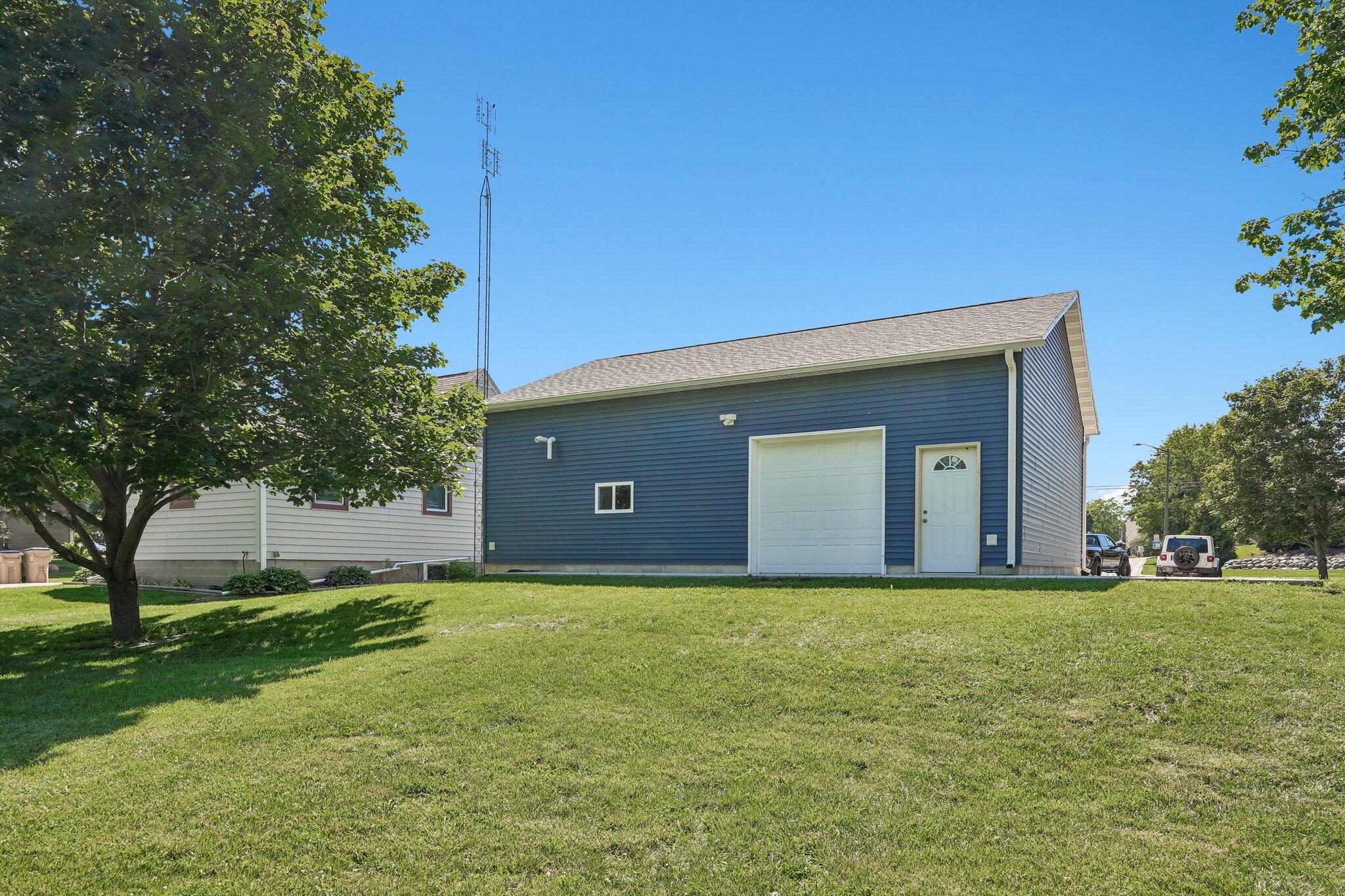 9207 39th Avenue Pleasant Prairie, WI 53142 - Photo 7 of 48 back of outbuilding