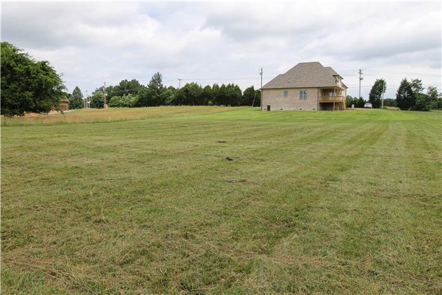 704 Academy Road, Unit 3C Lebanon, TN 37087 - Photo 2 of 20 a view of a large garden with a house