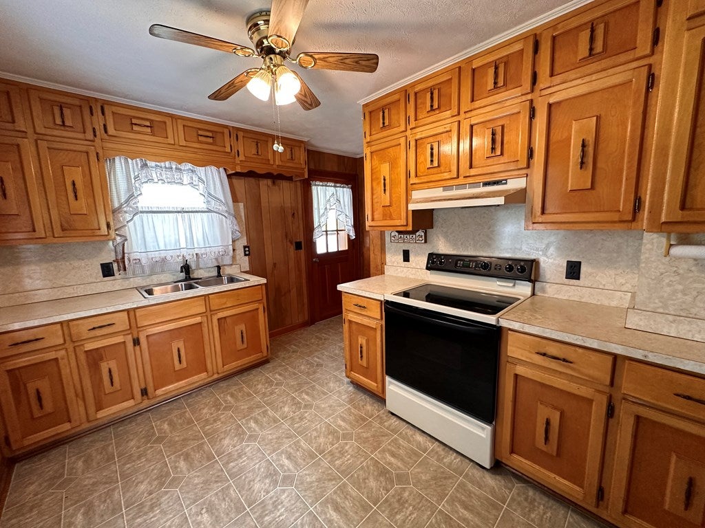 305 Trading Post Road Galax, VA 24333 - Photo 22 of 34 Gallery Image 22