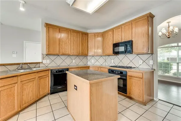 $2,695 | 409 Knoll Park Court, McKinney, TX 75072