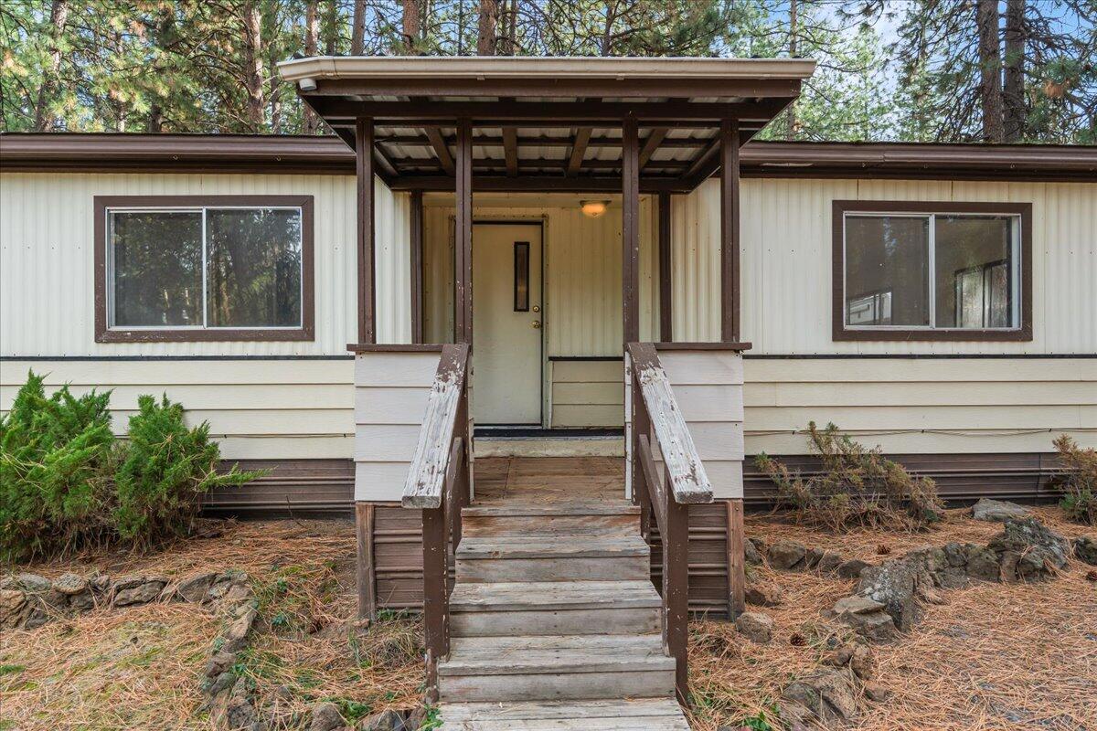 60214 Agate Road Bend, OR 97702 - Photo 4 of 31 Front Entrance