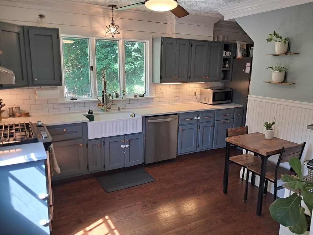 116 Parker Road Wakefield, MA 01880 - Photo 11 of 31