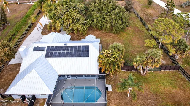 a house view with a outdoor space