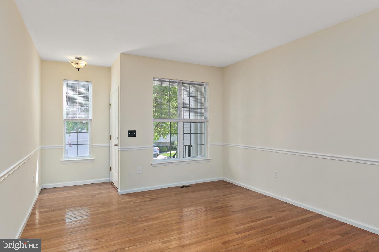 104 Castleton Road Delran, NJ 08075 - Photo 6 of 30 Living Room