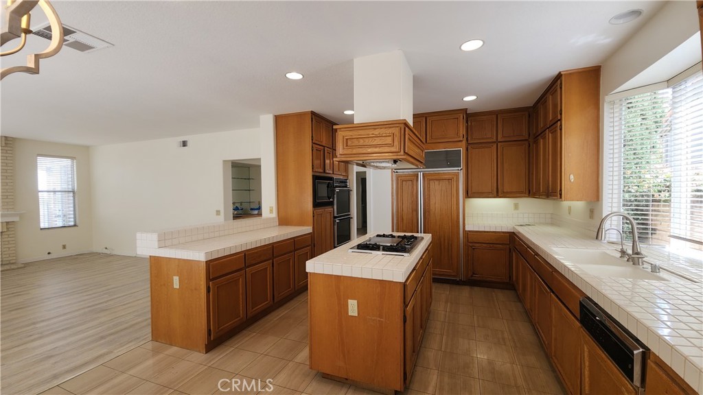 2162 Ventia Tustin, CA 92782 - Photo 18 of 40