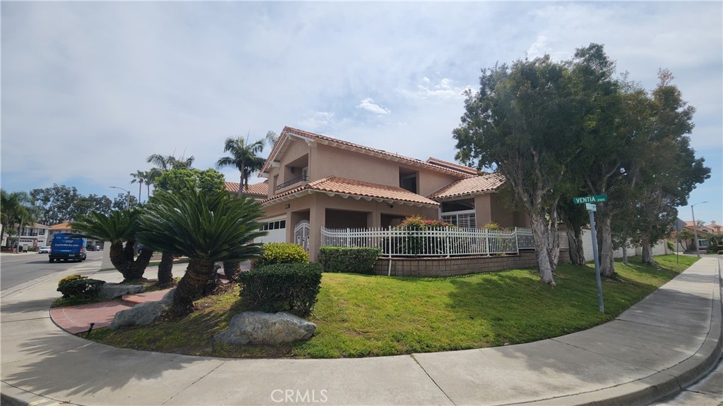 2162 Ventia Tustin, CA 92782 - Photo 5 of 40