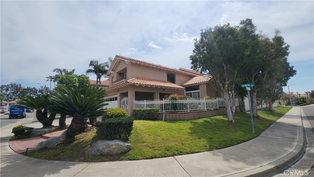 2162 Ventia Tustin, CA 92782 - Photo 6 of 40